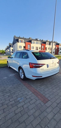 Skoda Superb cena 83500 przebieg: 93000, rok produkcji 2017 z Ełk małe 667